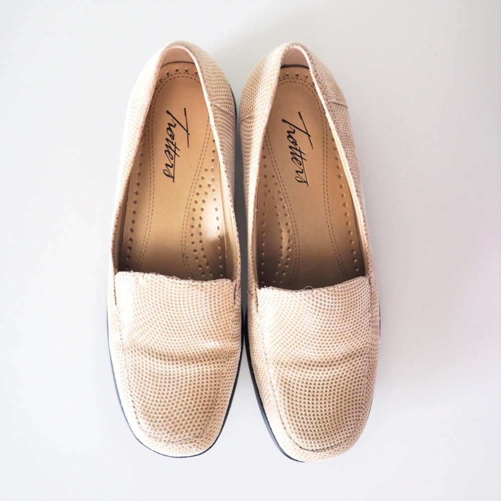 Trotters 'Jenn' Loafer - Picture 8 of 8